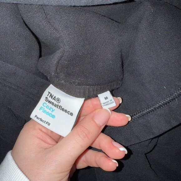 Aritzia TNA Cozy Fleece Perfect Hoodie M Black Classic Fit Pullover - Picture 4 of 5